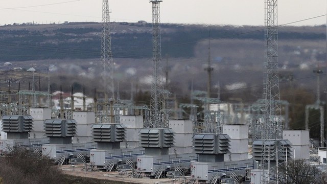 Корреспондент: Путин пустил электричество в обесточенный Крым
