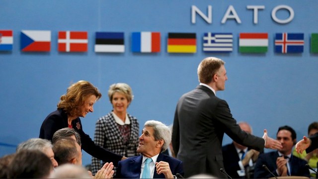 FT: НАТО возобновляет контакты с Москвой к негодованию прибалтов