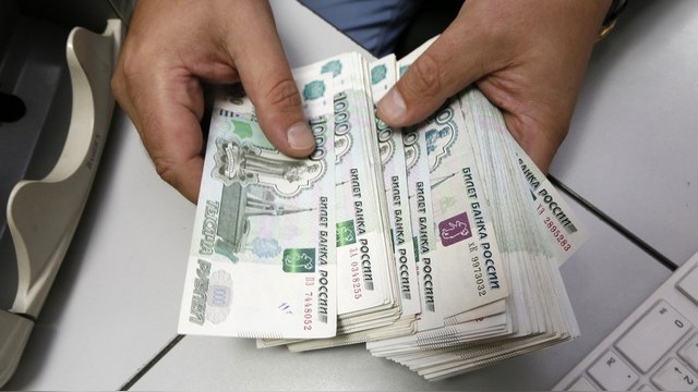 Слабый рубль может стать шансом для экономики России  