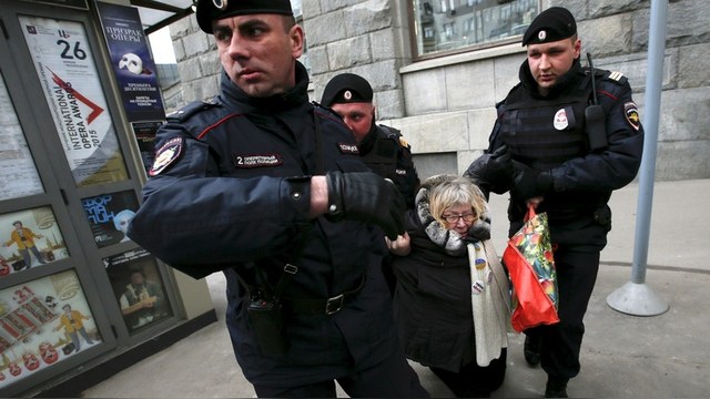 SZ: Кремль ждет больших протестов, раз позволил ФСБ стрелять в детей и женщин