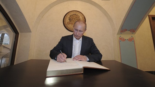 Daily Telegraph: Российские чиновники получили к Новому году «цитатник Путина»