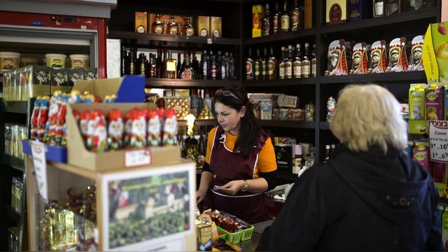 NZZ: «Скучающих на работе русских» не увольняют, несмотря на их «ненужность» 
