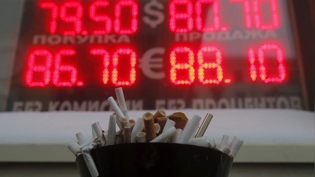 Wall Street Journal: Россиян охватила валютная апатия