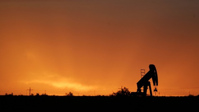Bloomberg: В 2016 году цены на нефть вырастут почти на 50% 