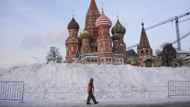 FT: Без дворников-мигрантов Москва превратилась в огромный каток