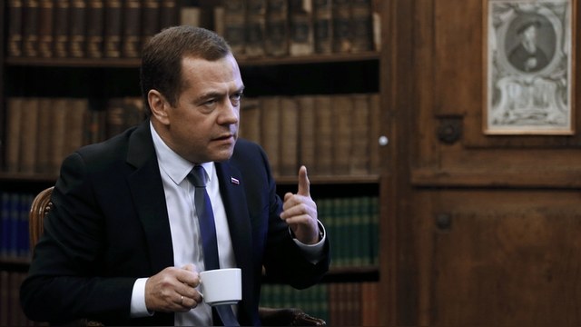 Медведев: Россия не будет просить отмены санкций