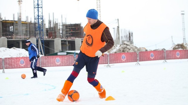 В Нижнем Новгороде футболисты переобулись в валенки