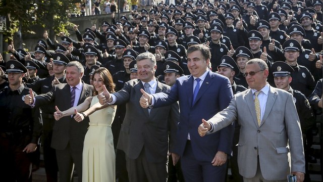112: Саакашвили требует от политиков сойти с «карусели» и убрать кормушку