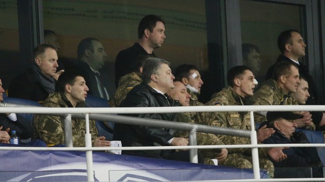 Апостроф: Петра Порошенко освистали на украинском стадионе