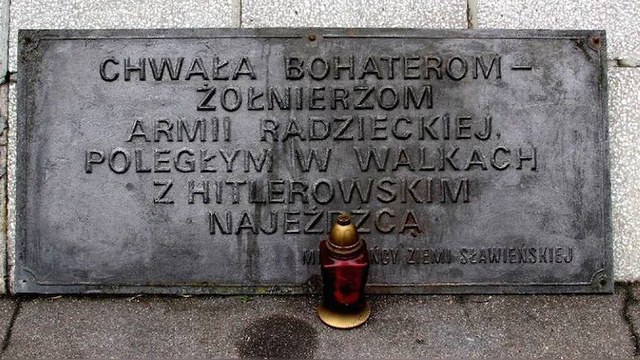 TVN24: «Украденная» в Польше мемориальная доска нашлась после протеста РФ 