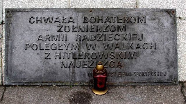 TVN24: «Украденная» в Польше мемориальная доска нашлась после протеста РФ 