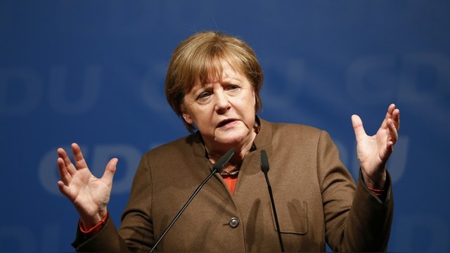 Guardian узнала о планах России «сместить Меркель с помощью беженцев»
