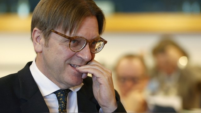 Экс-премьер Бельгии: Давлением на Кремль ЕС спасет и себя, и русских