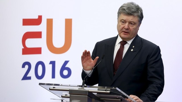 Порошенко передал европейским лидерам список Савченко