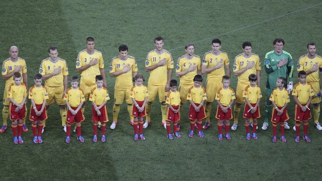 Украинский тренер отчитал футболистов за игру на поле «врага»
