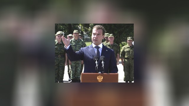 Противоречивый визит Медведева  