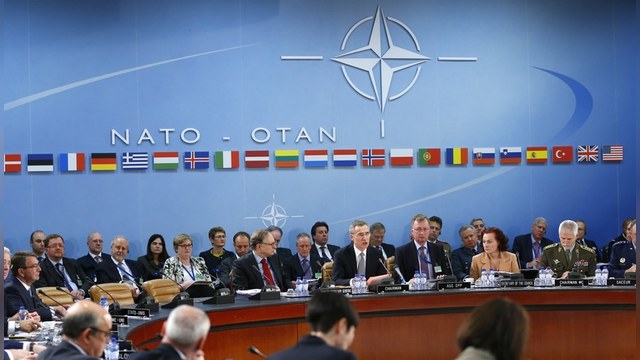 Stratfor: В отношениях с НАТО Москва использует метод кнута и пряника