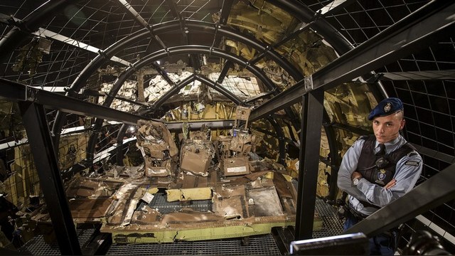Express: Канал ВВС расскажет о неожиданных версиях гибели рейса MH 17