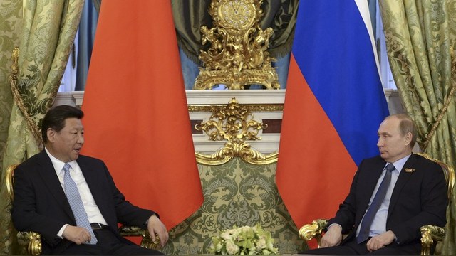L'Hebdo: Москва и Пекин лечат внутренние проблемы «военным авантюризмом»