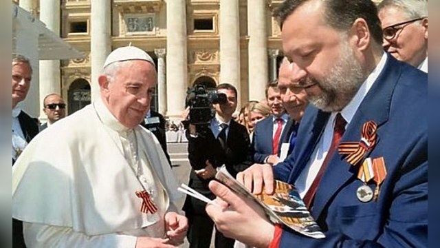 Сегодня: Папа Римский призвал помочь Украине и надел георгиевскую ленточку  
