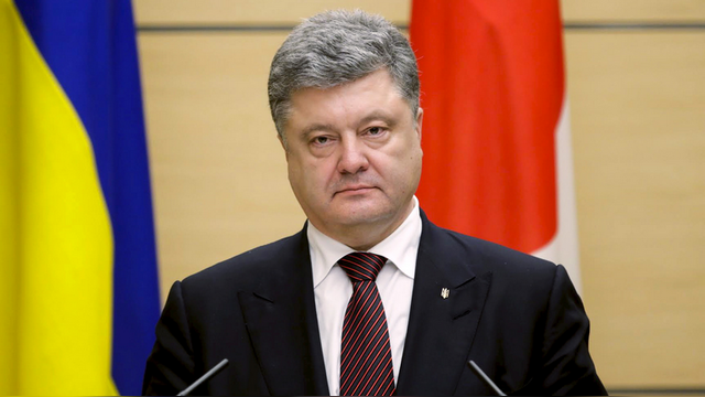 Порошенко призвал усилить санкции против России из-за крымских татар