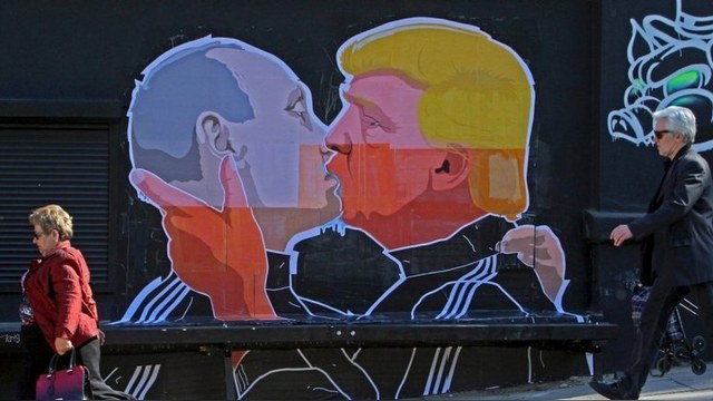 SudOuest: Литовские художники скрепили дружбу Путина и Трампа поцелуем