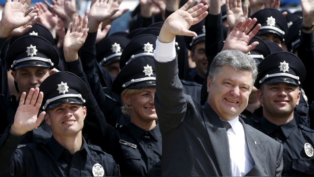 TdG: Вместо реформированной полиции порядок на Украине наводят бритоголовые