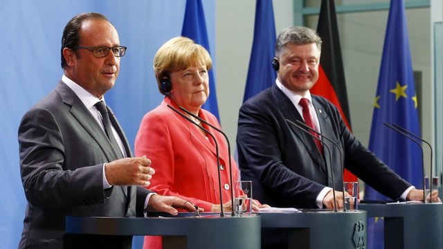 112: Порошенко договорился с Меркель и Олландом о продлении санкций против РФ