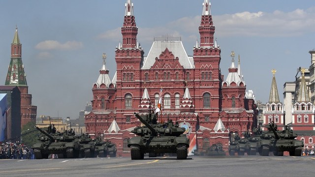 Bloomberg: У России денег нет, но не на оружие