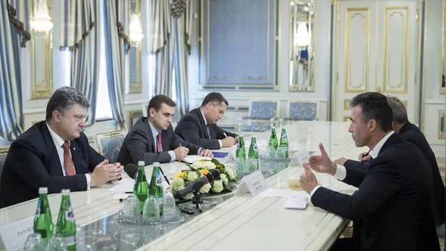 Первый совет Расмуссена Порошенко: сосредоточиться на реформах