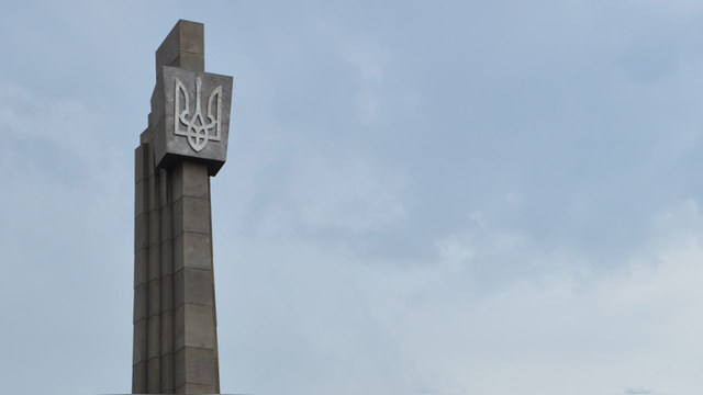 Gazeta.ua: Памятник создателям Т-34 «очистили» от советской символики