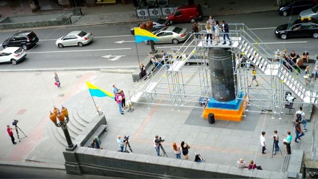 Public Radio International: В Киеве теперь каждый может оказаться на месте Ленина