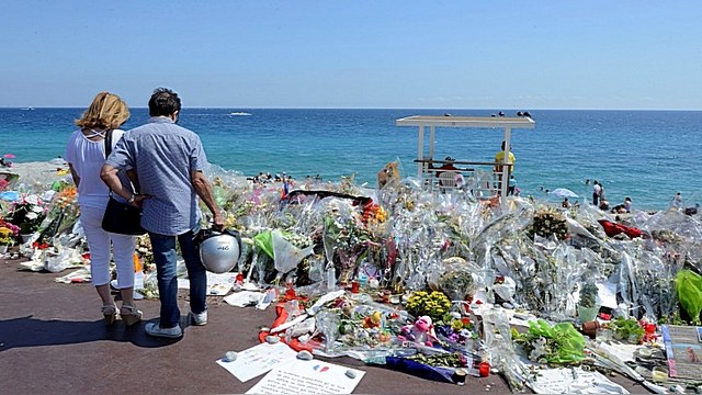L'Expression: Чтобы следить за новостями о терактах во Франции, лучше включать RT