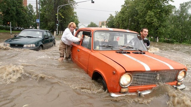 RFE: Потоп в Москве вызвал волну сарказма в адрес Собянина