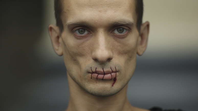 BFM TV: Пример Павленского вдохновил фастфуд на эксперименты с яйцами