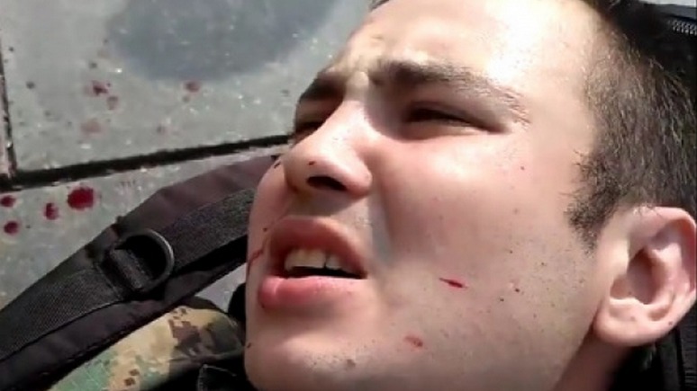 112: Обидчику «Бессмертного полка» в Киеве нанесли 8 ножевых ранений