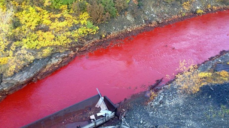 Минэкологии разберется, почему река под Норильском стала багряно-красной