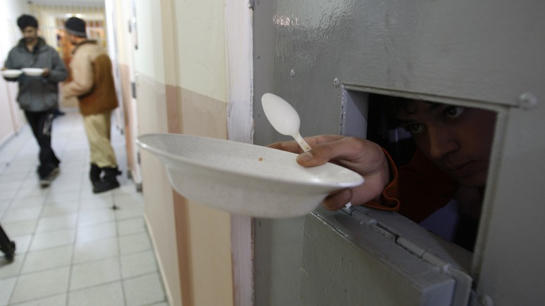 Вести: Вместо работы за границей украинцы попадают в тюрьму