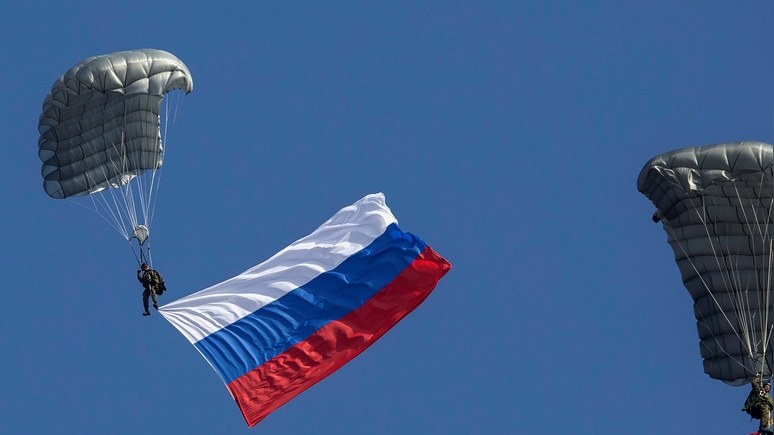 Корреспондент: В Мариуполе детей учат по стихам, прославляющим флаг России