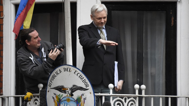 Джулиан Ассанж: Благодаря WikiLeaks Сноуден свободен и счастлив в России