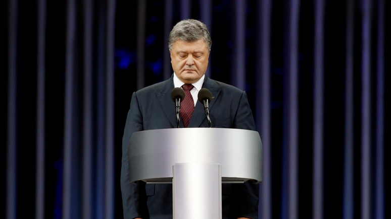 Зеркало недели: Украинцы считают Порошенко главным коррупционером страны