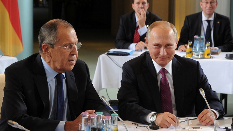 Wyborcza: Путин использует «американскую истерику» для захвата территорий