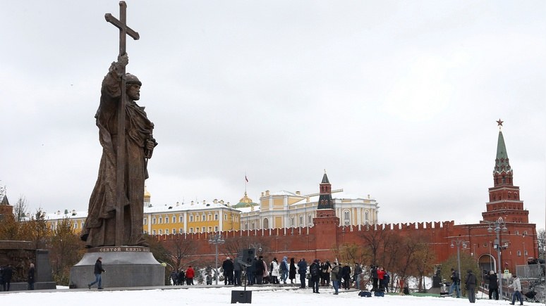 Guardian: «Царь» Владимир поставил памятник князю Владимиру