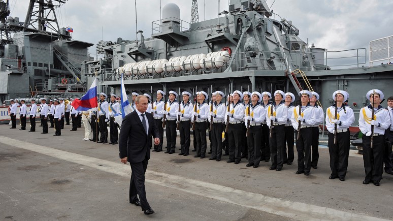 DM: Российские корабли отпугнули «неуклюжую» голландскую подлодку