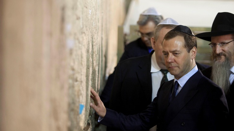 Ynetnews: После щедрого подарка Медведеву в Израиле волнуются о компенсации