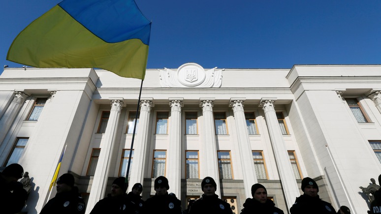 Обозреватель: Вместо отмены виз Украину ожидает «пророссийское» окружение