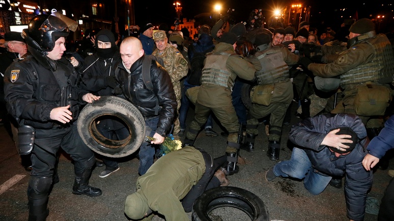 Die Presse: В годовщину «майдана» Киев поздравил Порошенко протестами