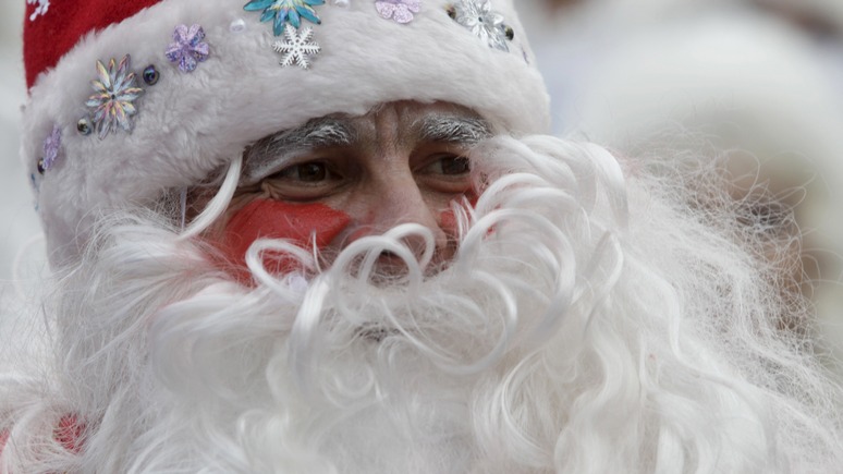 Вести: Украинцы верны Деду Морозу, несмотря на декоммунизацию 