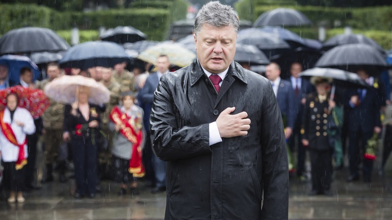 Le Monde: Порошенко поехал в Брюссель спасать Украину от жертвоприношения