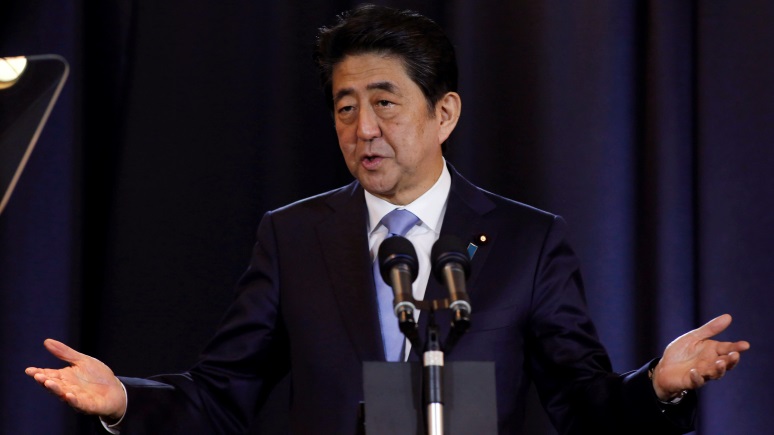 Премьер Японии «сожалеет» о размещении ракетных комплексов на Курилах